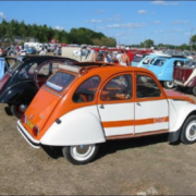 1976, la Spot est la 1 ère série spéciale, de couleur orange Ténéré et blanche.Quelle est la différence entre la Spot Anglaise et Suisse et les autres ?