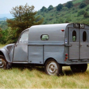 1949.Ou était placé le rétroviseur de cette 2 CV.