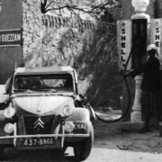 1958. Cette voiture a fait le tour du monde en combien de km