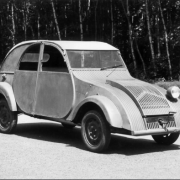 1939.Quel est l'inventeur de cette voiture ?