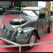 Comment s'appelle la version à quatre roues motrices de la 2 CV.